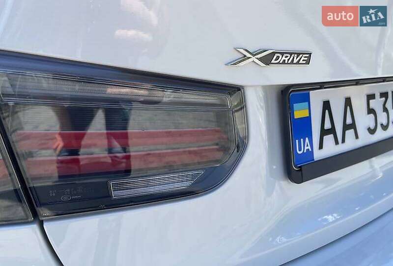 Седан BMW 3 Series 2016 в Киеве