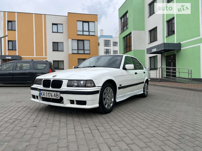 Седан BMW 3 Series 1992 в Рівному