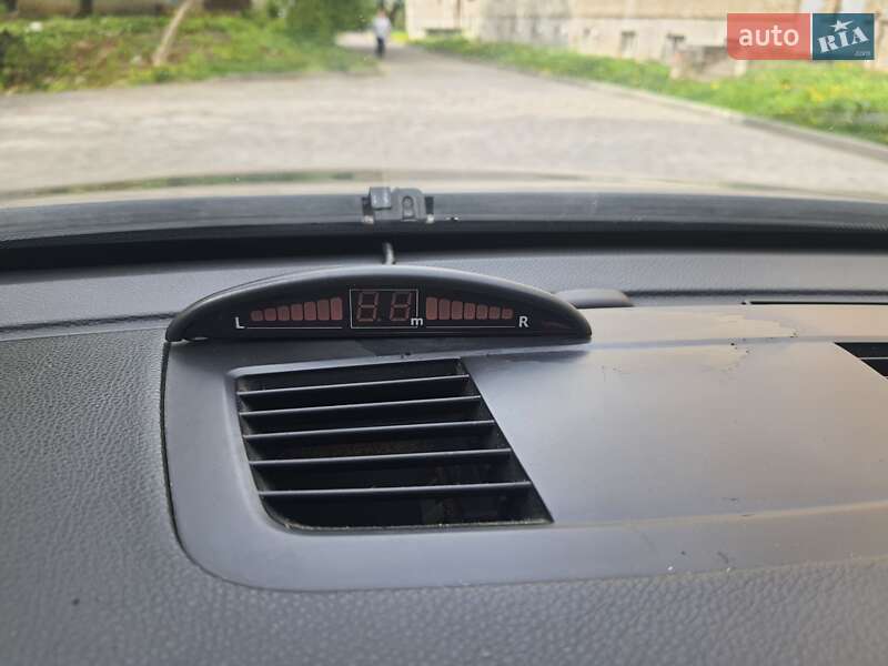 Седан BMW 3 Series 2005 в Львове