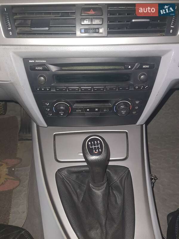 Седан BMW 3 Series 2005 в Львове