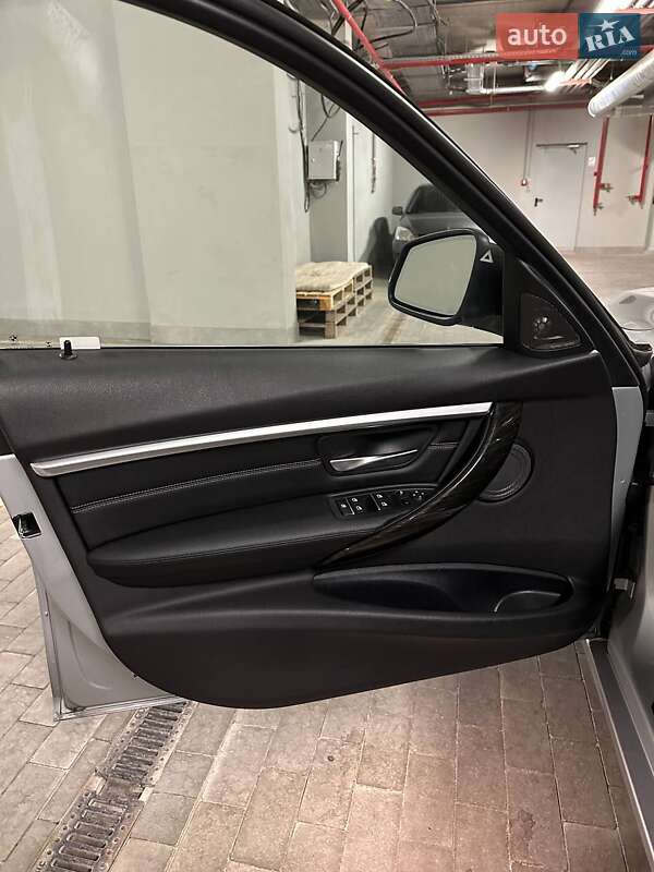 Седан BMW 3 Series 2016 в Дніпрі
