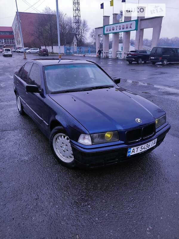 Седан BMW 3 Series 1992 в Ивано-Франковске