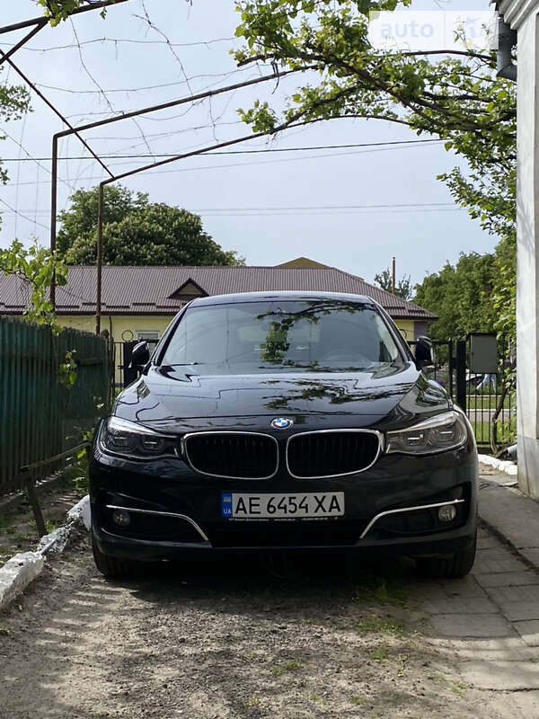 Седан BMW 3 Series 2015 в Львові