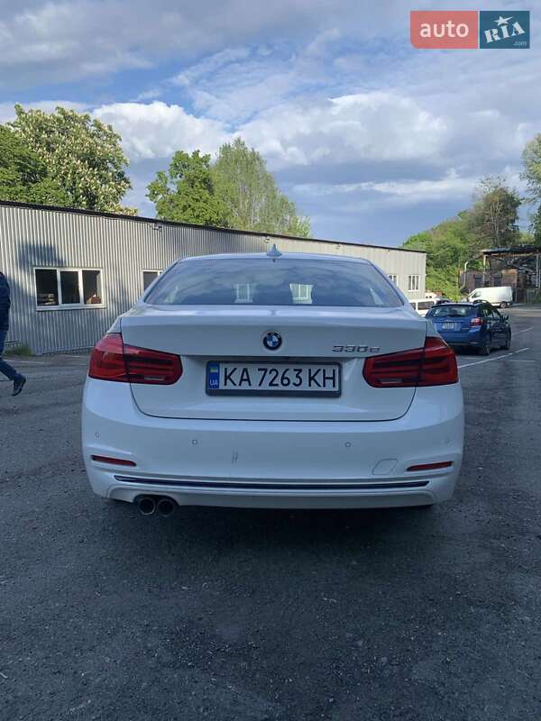 Седан BMW 3 Series 2016 в Киеве