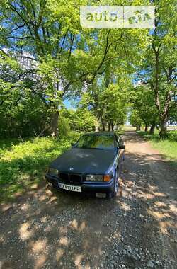 Седан BMW 3 Series 1992 в Сторожинце