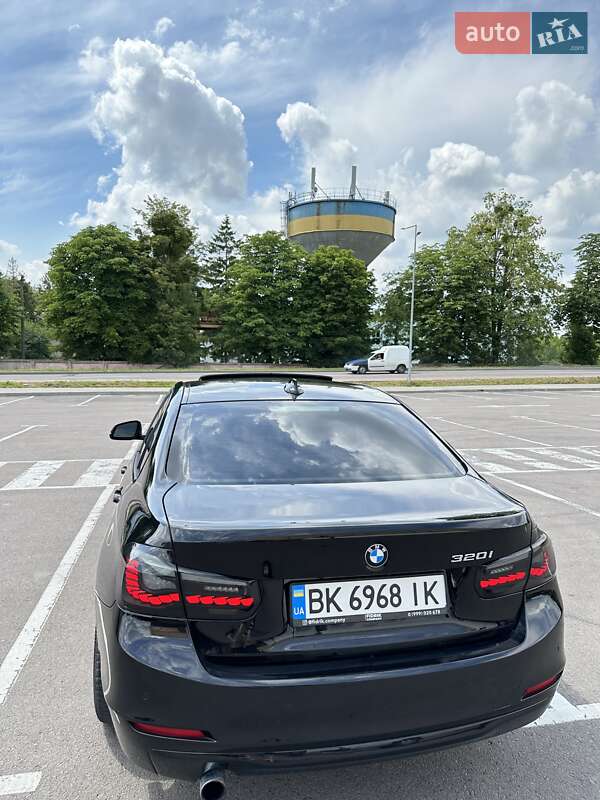 Седан BMW 3 Series 2016 в Ровно