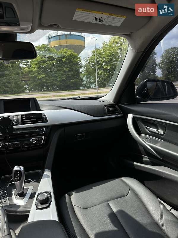 Седан BMW 3 Series 2016 в Ровно
