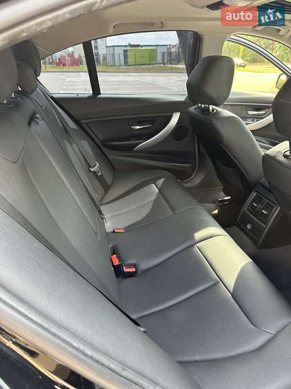 Седан BMW 3 Series 2016 в Ровно
