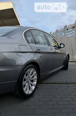 Седан BMW 3 Series 2009 в Львові