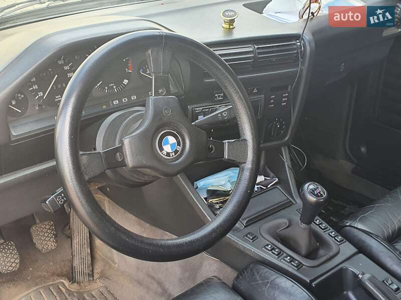 Седан BMW 3 Series 1987 в Житомире