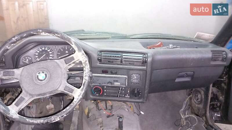 Седан BMW 3 Series 1988 в Болехові