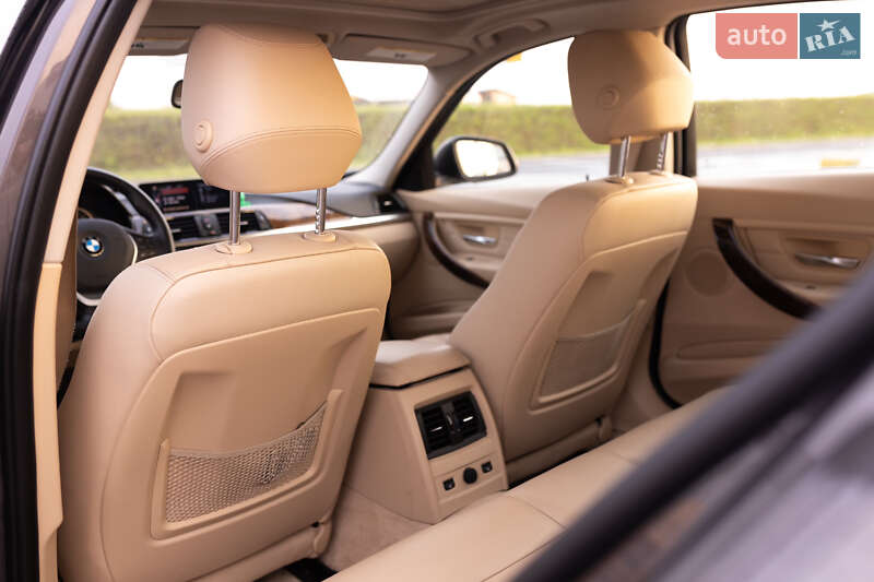 Седан BMW 3 Series 2013 в Львові