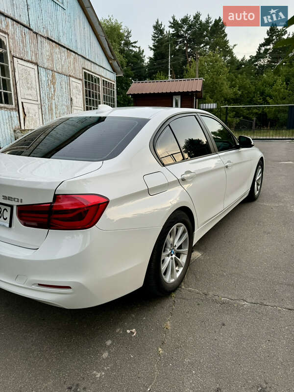 Седан BMW 3 Series 2016 в Києві