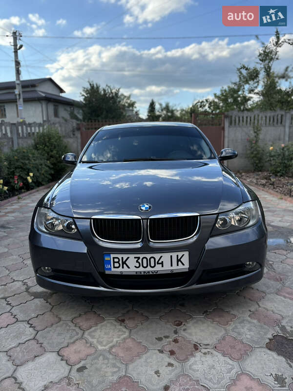 Седан BMW 3 Series 2006 в Острозі