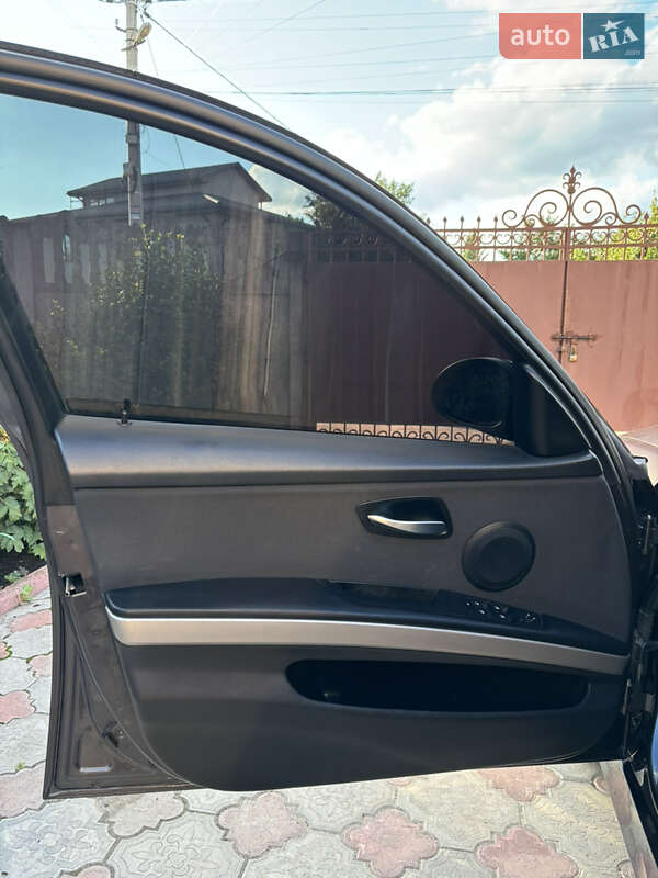 Седан BMW 3 Series 2006 в Острозі