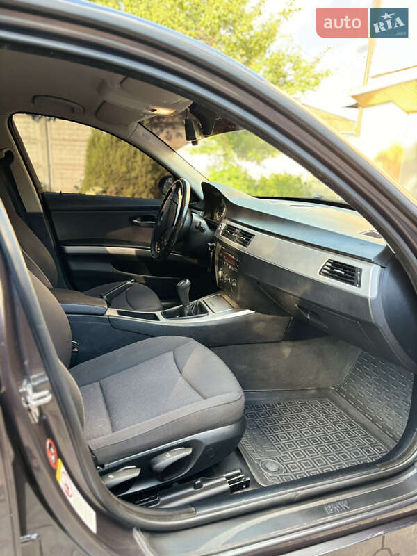 Седан BMW 3 Series 2006 в Острозі