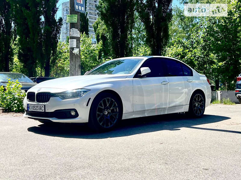 Седан BMW 3 Series 2016 в Киеве