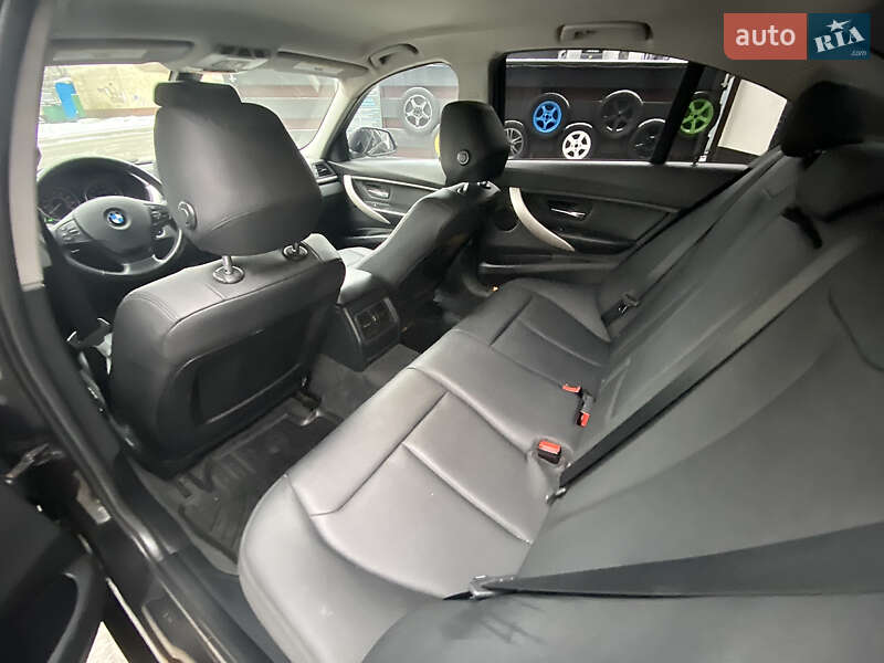 Седан BMW 3 Series 2016 в Киеве