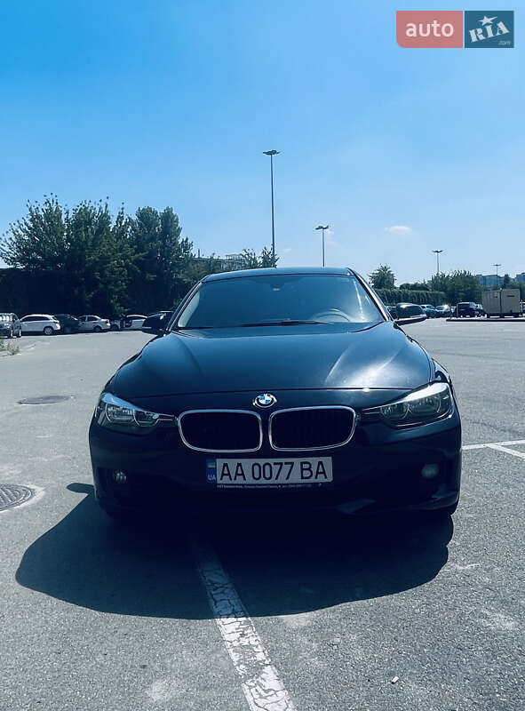 Седан BMW 3 Series 2016 в Киеве