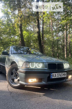 Седан BMW 3 Series 1994 в Киеве