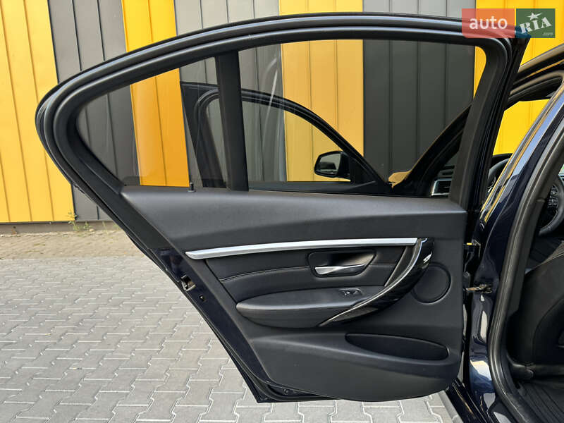 Седан BMW 3 Series 2016 в Киеве