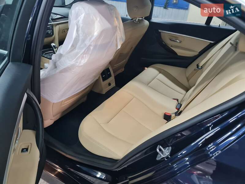 Седан BMW 3 Series 2016 в Чернівцях