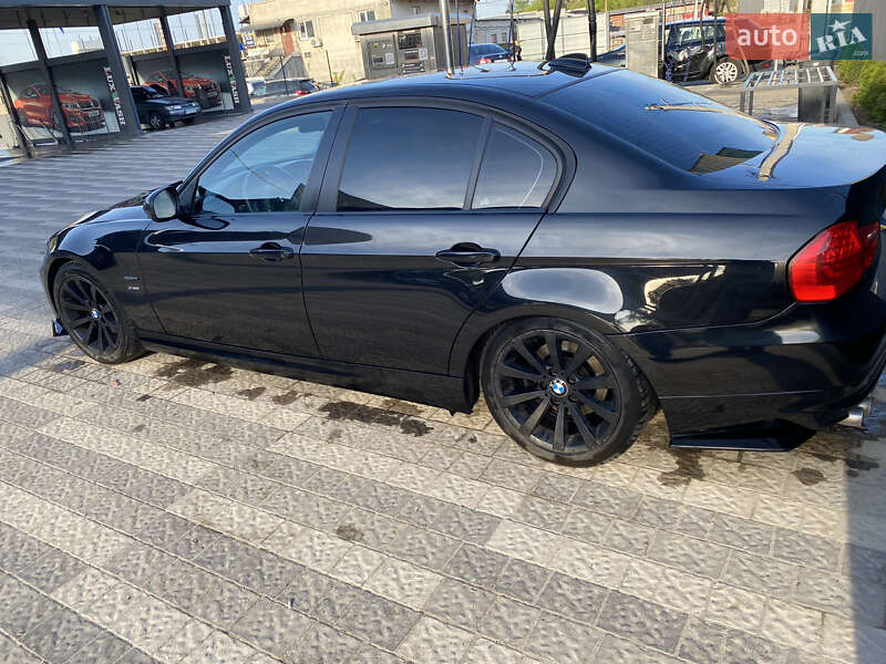 Седан BMW 3 Series 2011 в Львове