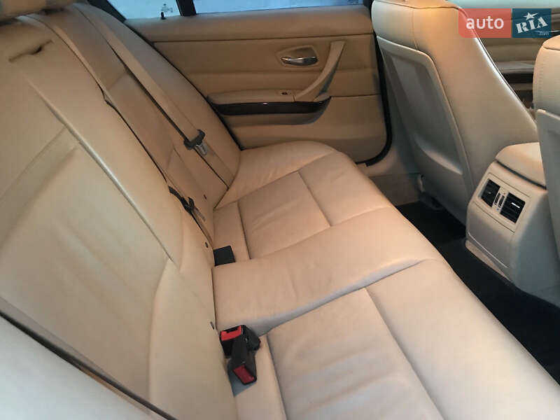 Седан BMW 3 Series 2011 в Сумах