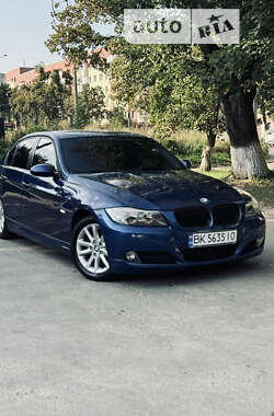 Седан BMW 3 Series 2009 в Ровно