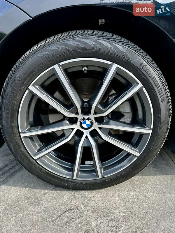 Седан BMW 3 Series 2019 в Киеве