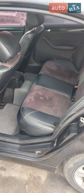 Седан BMW 3 Series 2004 в Полтаві