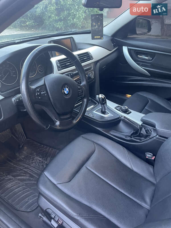 Седан BMW 3 Series 2013 в Первомайську