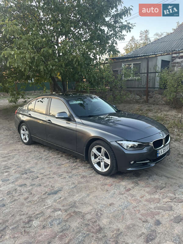 Седан BMW 3 Series 2013 в Первомайську