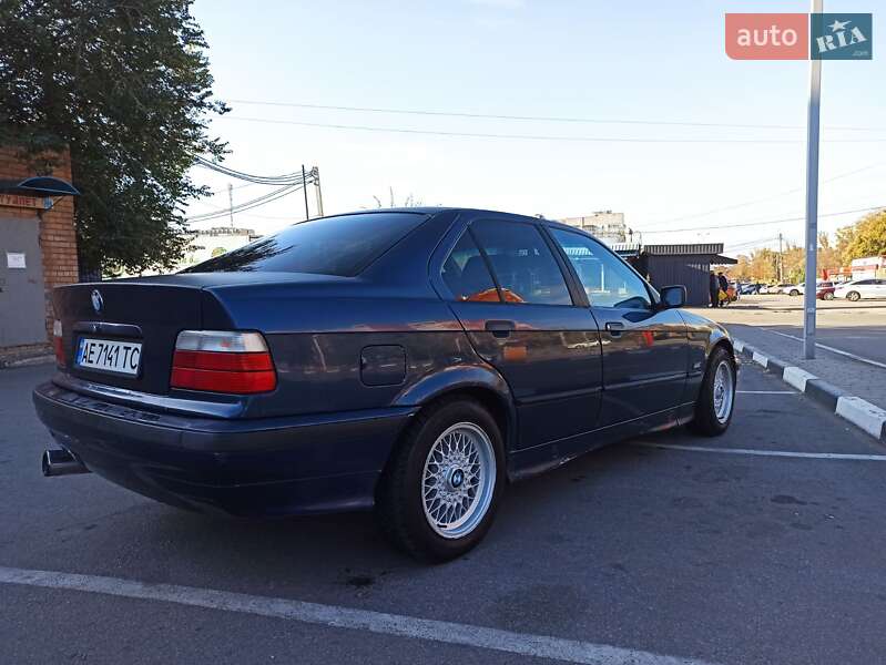 Седан BMW 3 Series 1995 в Дніпрі