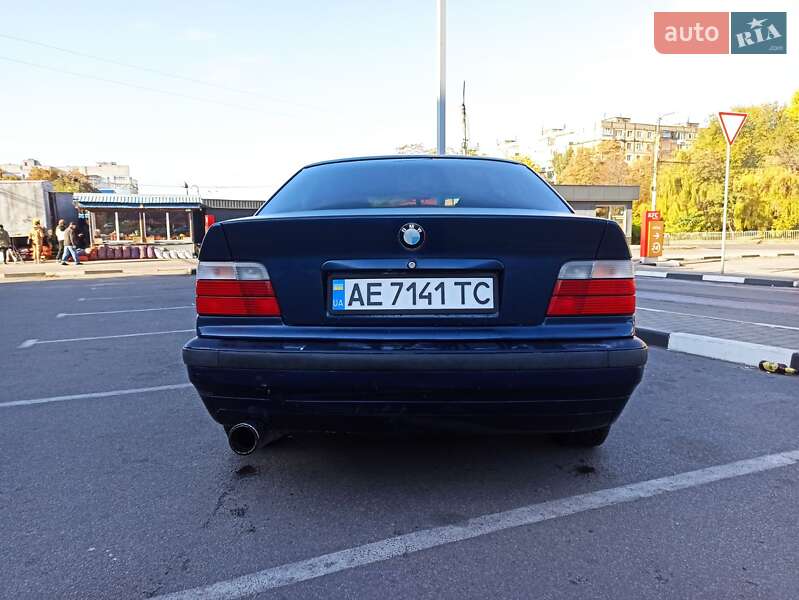 Седан BMW 3 Series 1995 в Дніпрі