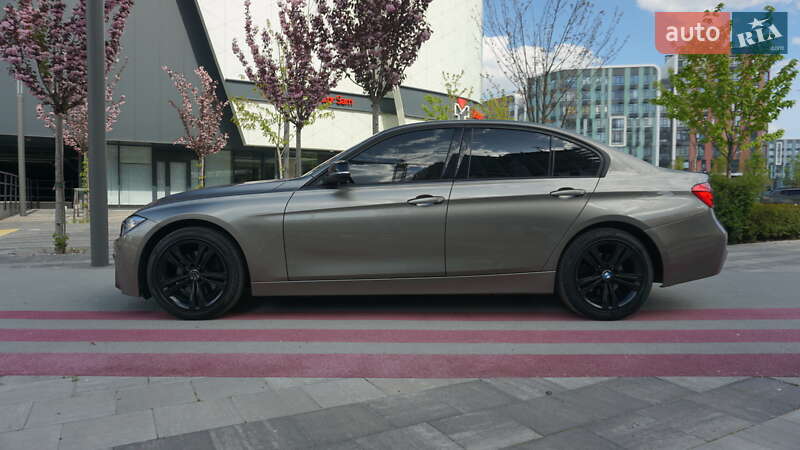 Седан BMW 3 Series 2015 в Киеве