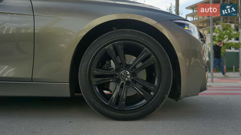 Седан BMW 3 Series 2015 в Киеве