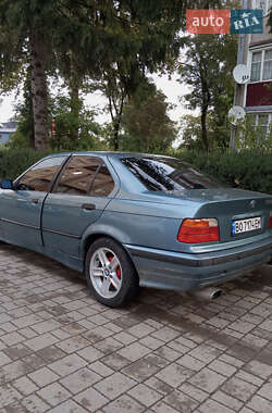 Седан BMW 3 Series 1994 в Городенці