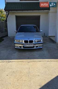 Седан BMW 3 Series 1997 в Одессе