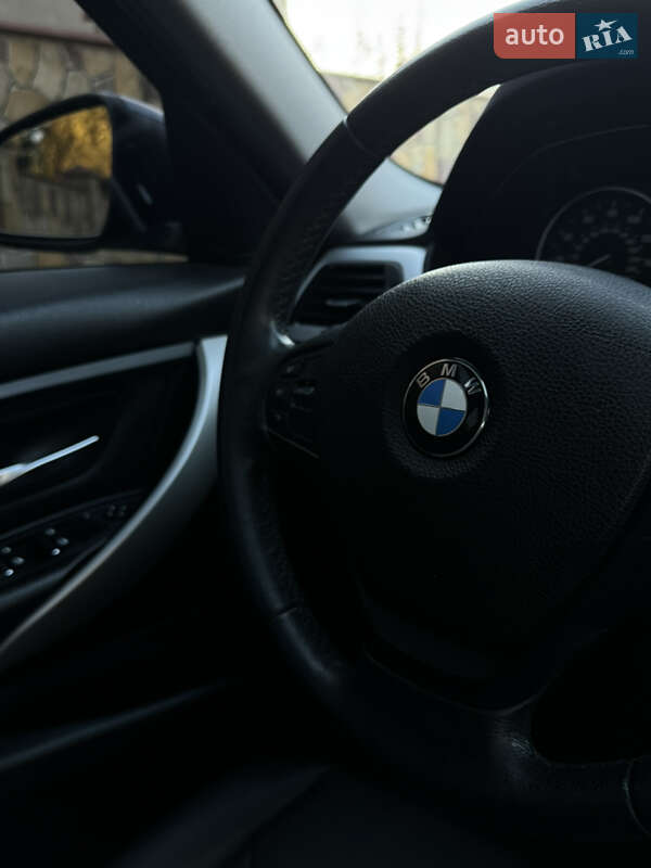 Седан BMW 3 Series 2016 в Івано-Франківську