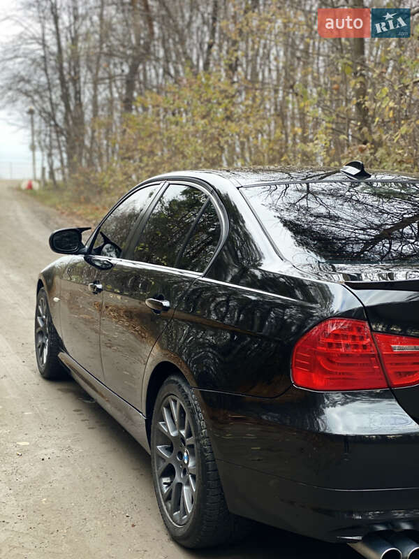 Седан BMW 3 Series 2011 в Чернівцях