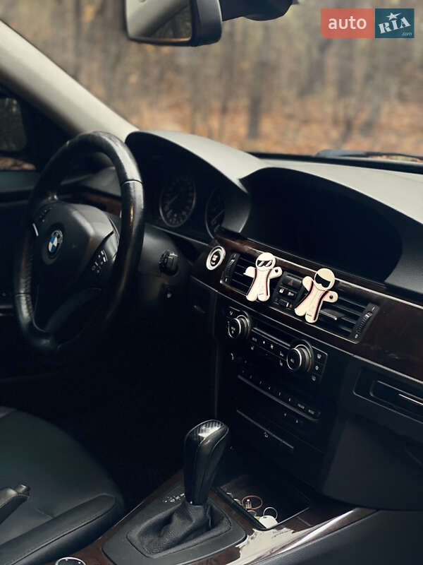 Седан BMW 3 Series 2011 в Чернівцях