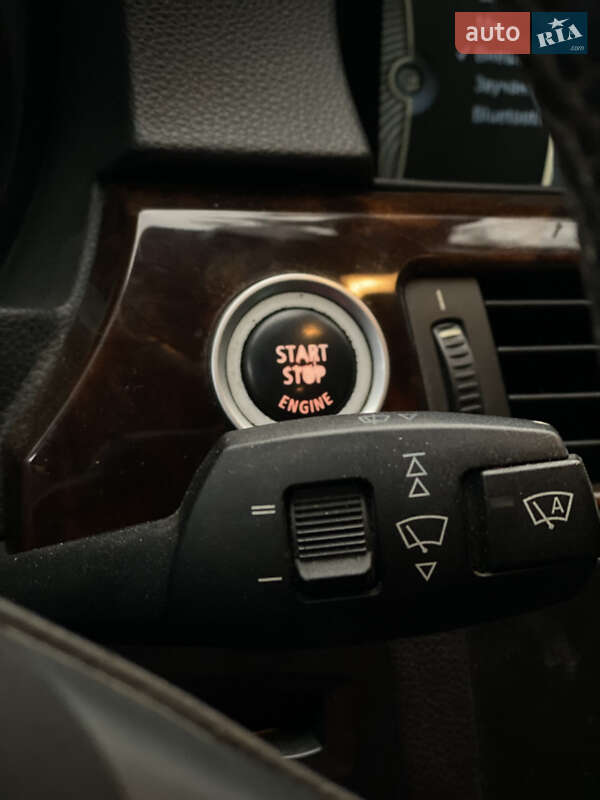 Седан BMW 3 Series 2011 в Чернівцях