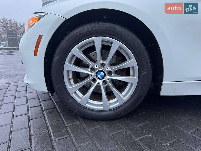 Седан BMW 3 Series 2016 в Киеве