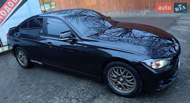 Седан BMW 3 Series 2014 в Чернівцях