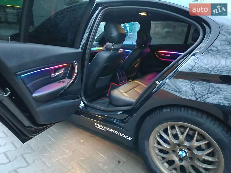 Седан BMW 3 Series 2014 в Чернівцях