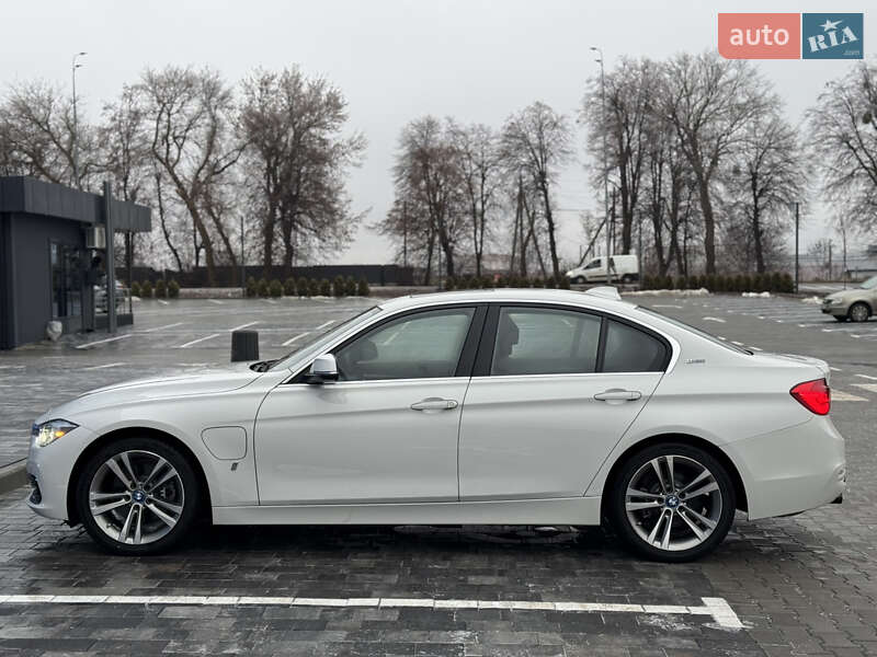 Седан BMW 3 Series 2017 в Киеве