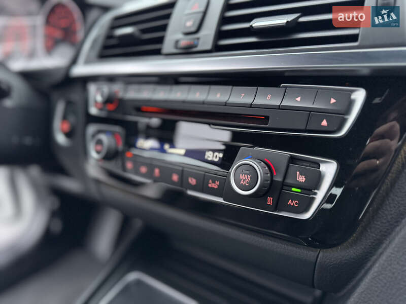 Седан BMW 3 Series 2017 в Киеве