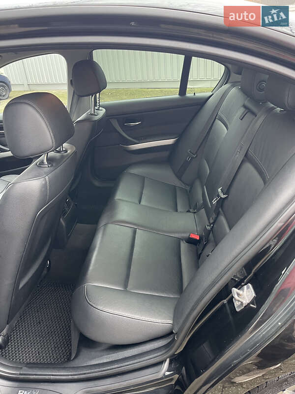 Седан BMW 3 Series 2010 в Черновцах