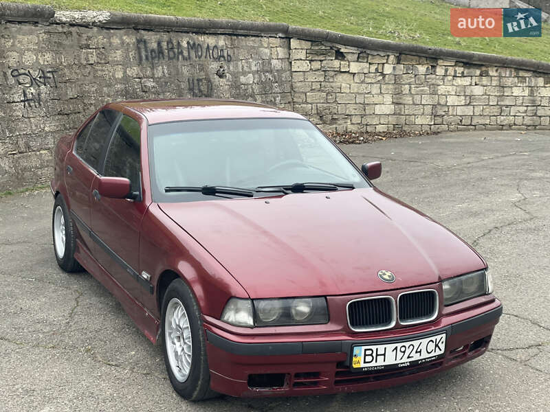 Седан BMW 3 Series 1994 в Миколаєві